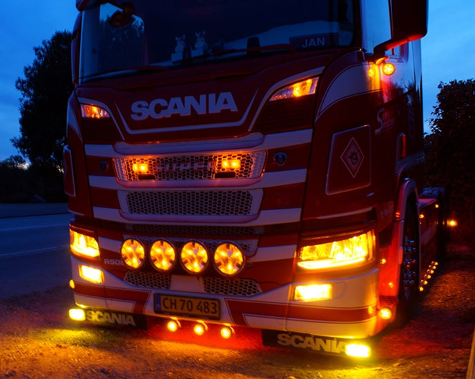 AMBRA  - LUCE DI POSIZIONE SUPPLEMENTARE - FANALE ANTERIORE A LED SCANIA 2016+